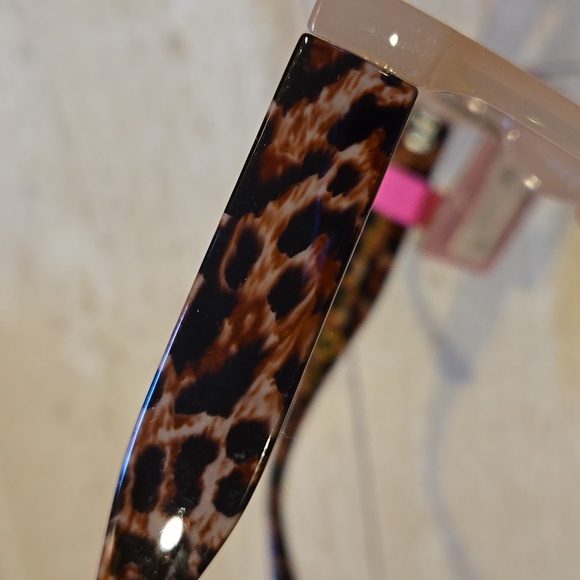NWT Luv Betsey by Betsey Johnson Unique Shark Eye Animal Print Sunglasses - Picture 4 of 8